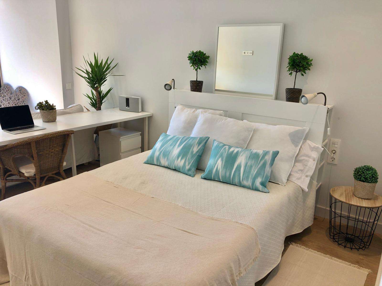 Bedroom of Study for share in  Barcelona Capital  with Air Conditioner, Terrace and Furnished