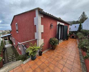 Vista exterior de Casa o xalet en venda en Vigo  amb Calefacció, Jardí privat i Parquet