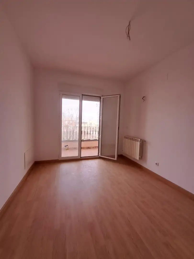 Dormitori de Casa adosada en venda en Casas de Juan Núñez amb Terrassa i Balcó