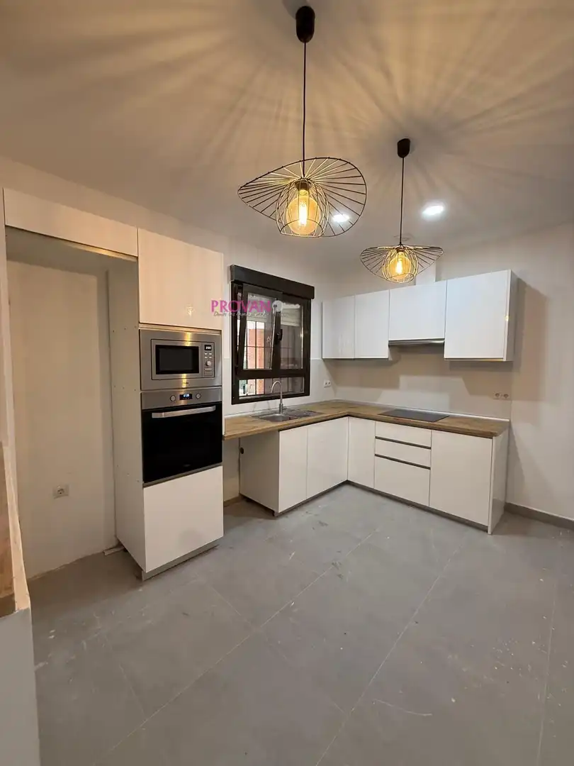 Cuina de Planta baixa en venda en Torrejón de Ardoz amb Aire condicionat i Piscina comunitària