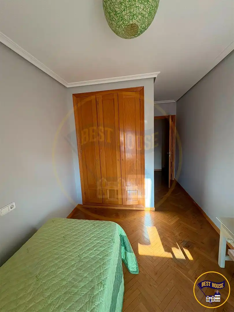 Zimmer in Avenida Avenida de los Reyes Católicos, 32, Reyes Católicos - Paseo San Antonio