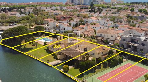 Parcela en canal principal con amarre de 13,30m en Empuriabrava, Costa Brava