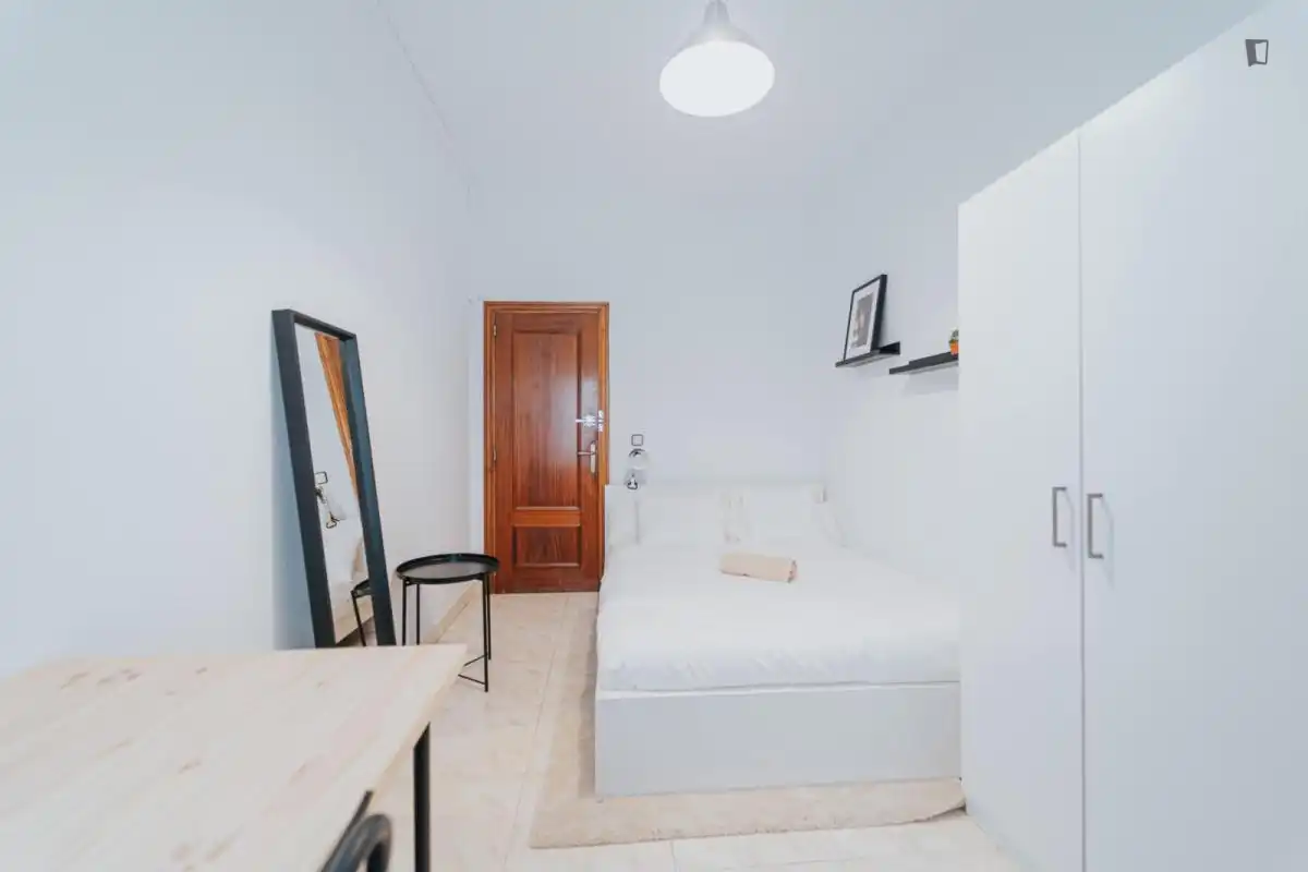 Bedroom of Apartments for share in Madrid  with Furnished, Oven and Washing machine