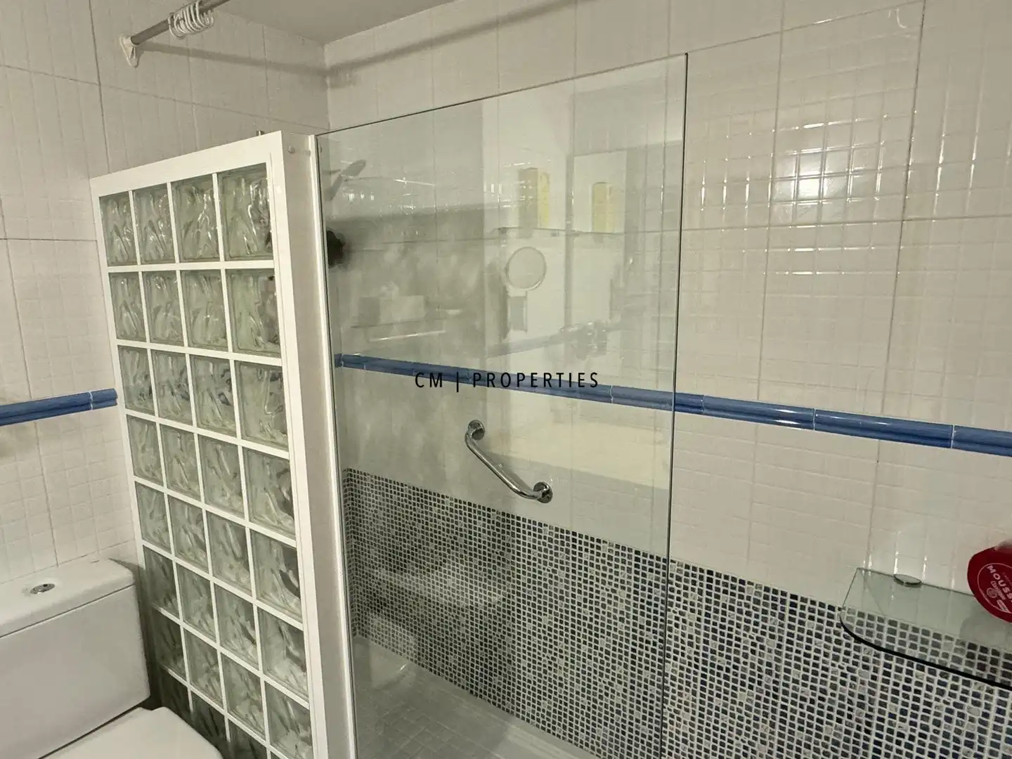 Baño de Casa adosada de alquiler en Rocafort con Aire acondicionado, Calefacción y Terraza