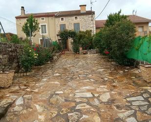 Vista exterior de Casa o xalet en venda en Santo Tomé del Puerto amb Jardí privat, Terrassa i Moblat