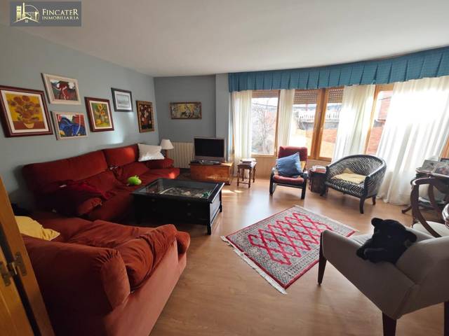 Casa-chalet en Venta en Cella