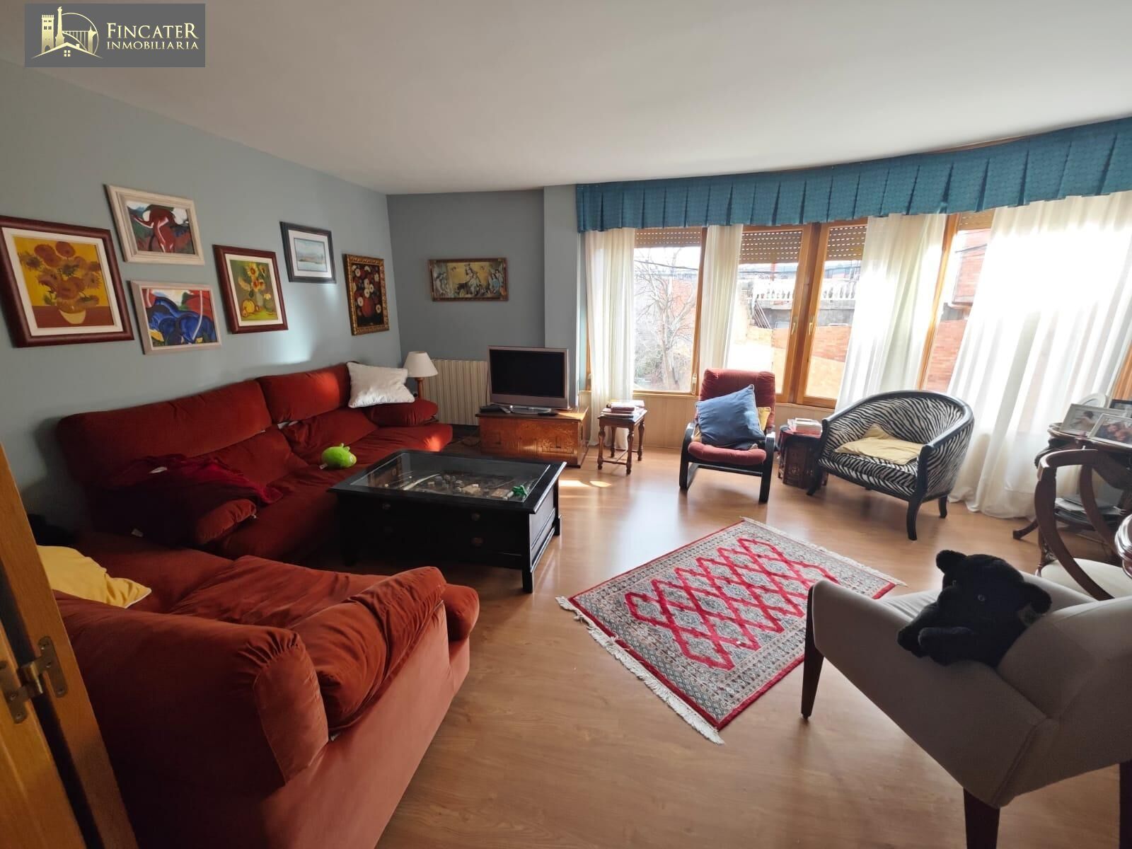 Sala d'estar de Casa o xalet en venda en Cella amb Parquet i Balcó