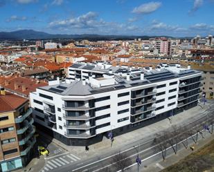 Vista exterior de Planta baixa en venda en Girona Capital amb Aire condicionat i Piscina