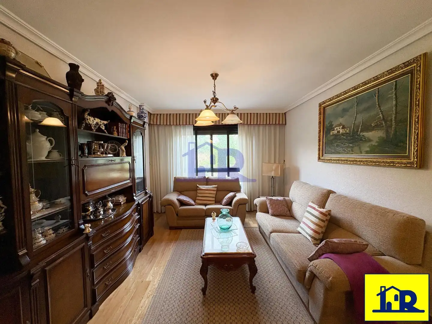 Sala de estar de Piso en venta en Cuenca con Calefacción, Trastero y Piscina