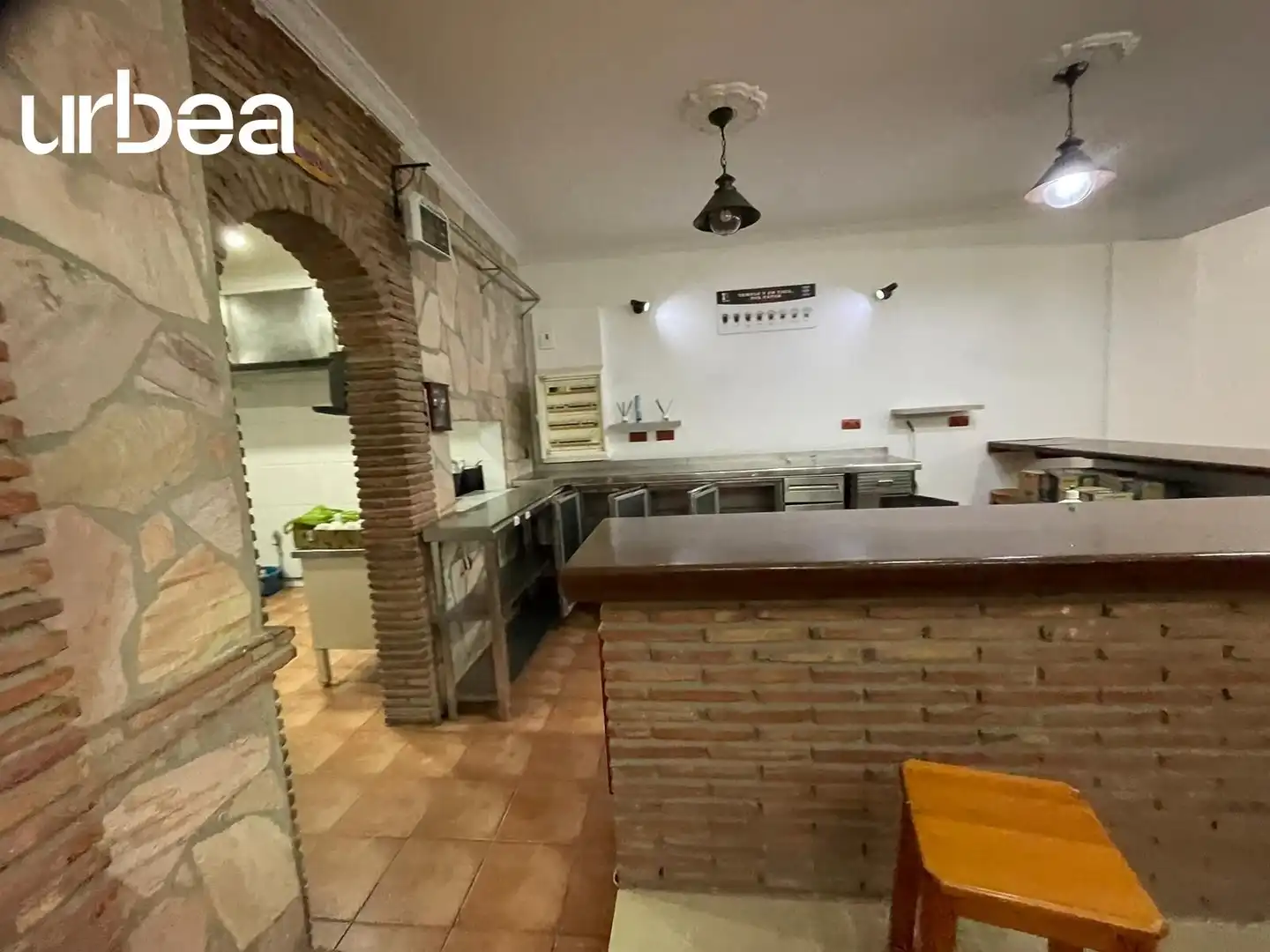 Cuina de Local en venda en Vélez-Málaga amb Aire condicionat i Terrassa