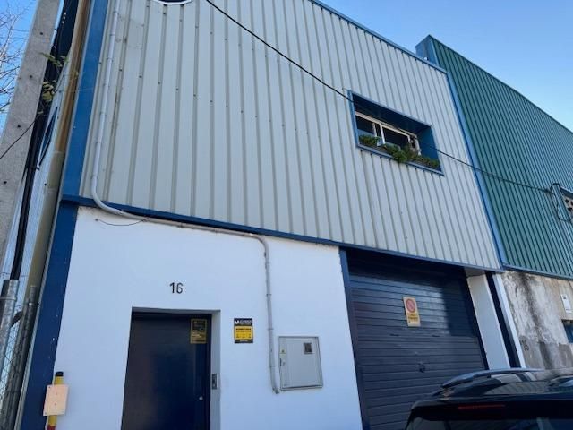 Vista exterior de Nau industrial en venda en Sant Andreu de la Barca amb Calefacció