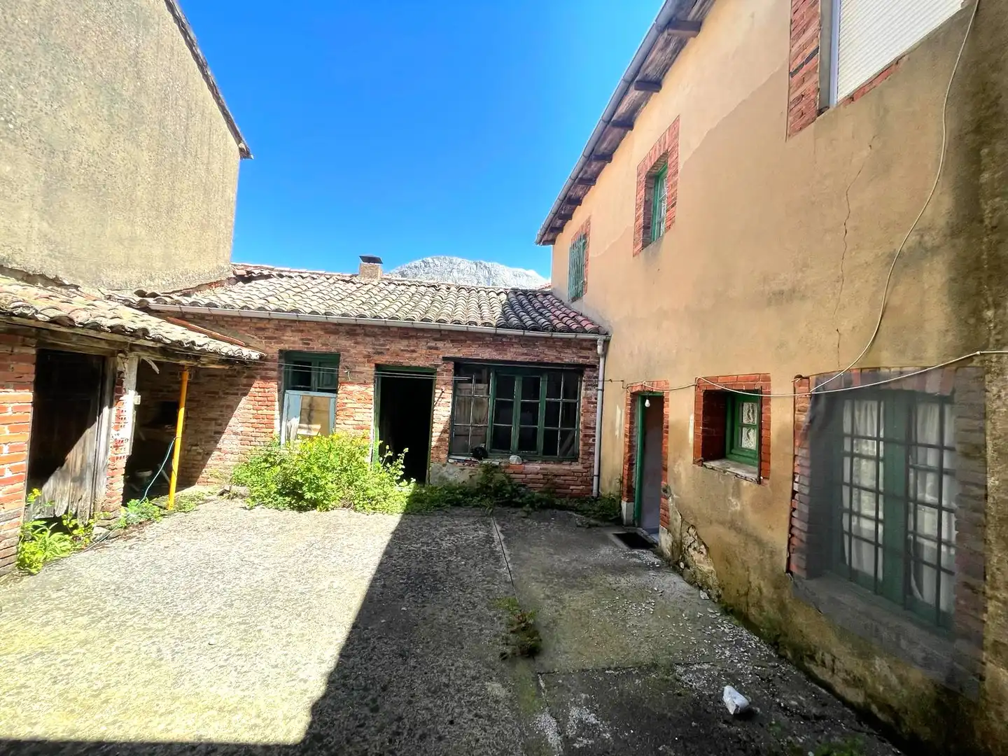 Vista exterior de Casa o chalet en venta en Vegacervera con Trastero y Amueblado