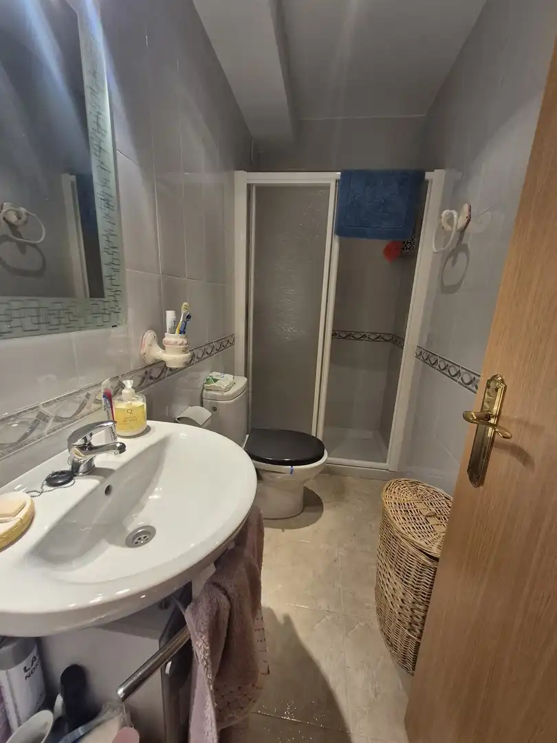 Baño de Dúplex en venta en Navaluenga con Calefacción, Terraza y Amueblado