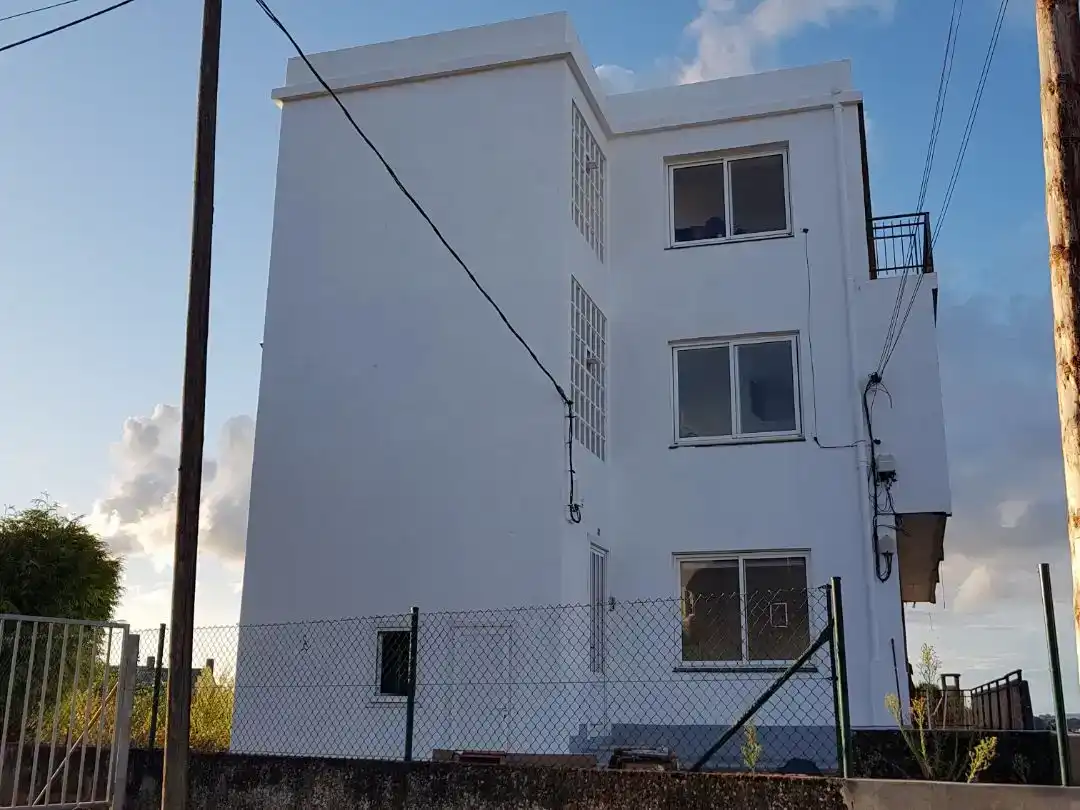 Vista exterior de Casa o xalet en venda en Oleiros amb Balcó