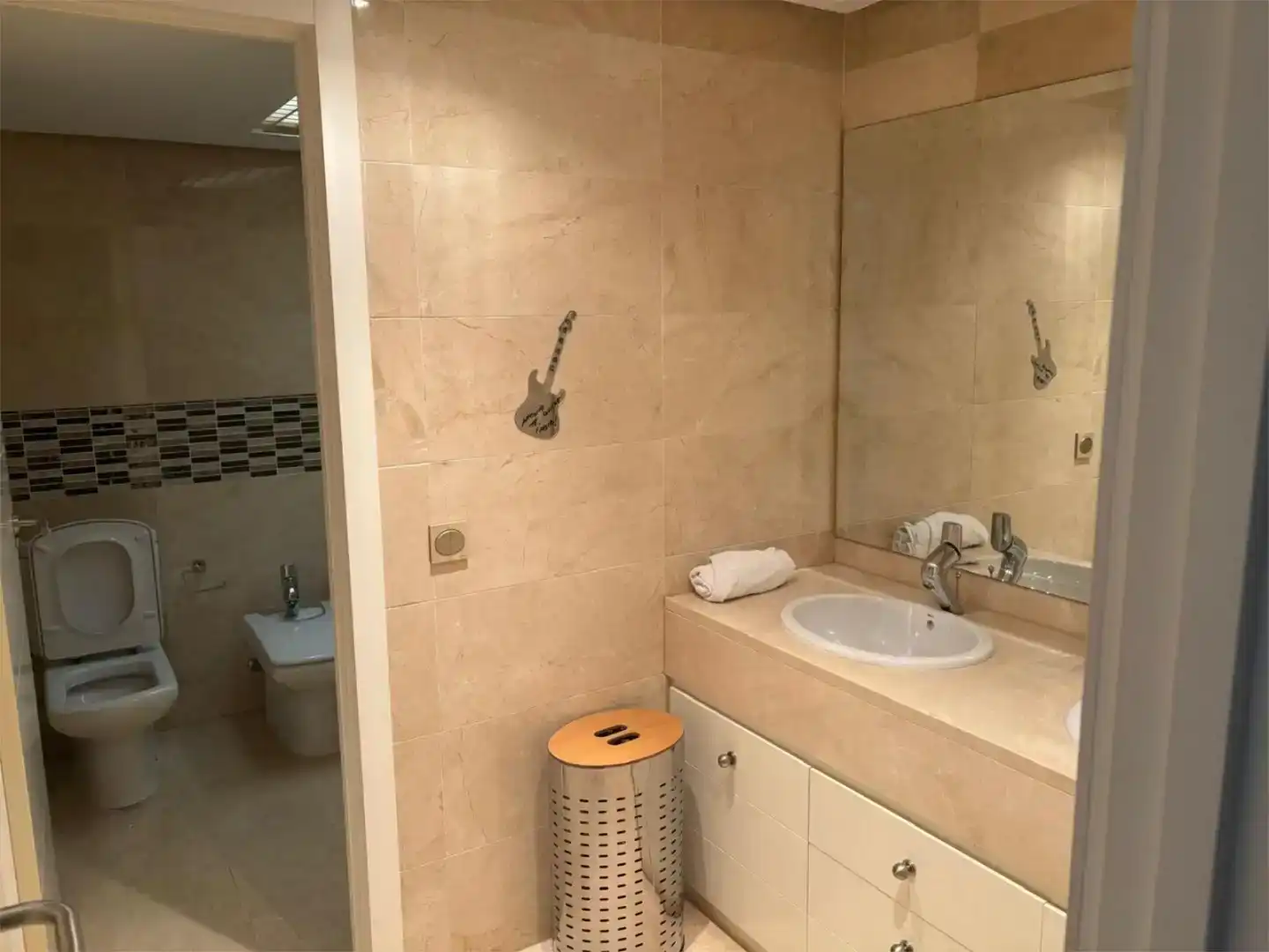 Badezimmer von Wohnung zur Miete in Marbella mit Klimaanlage, Schwimmbad und Balkon
