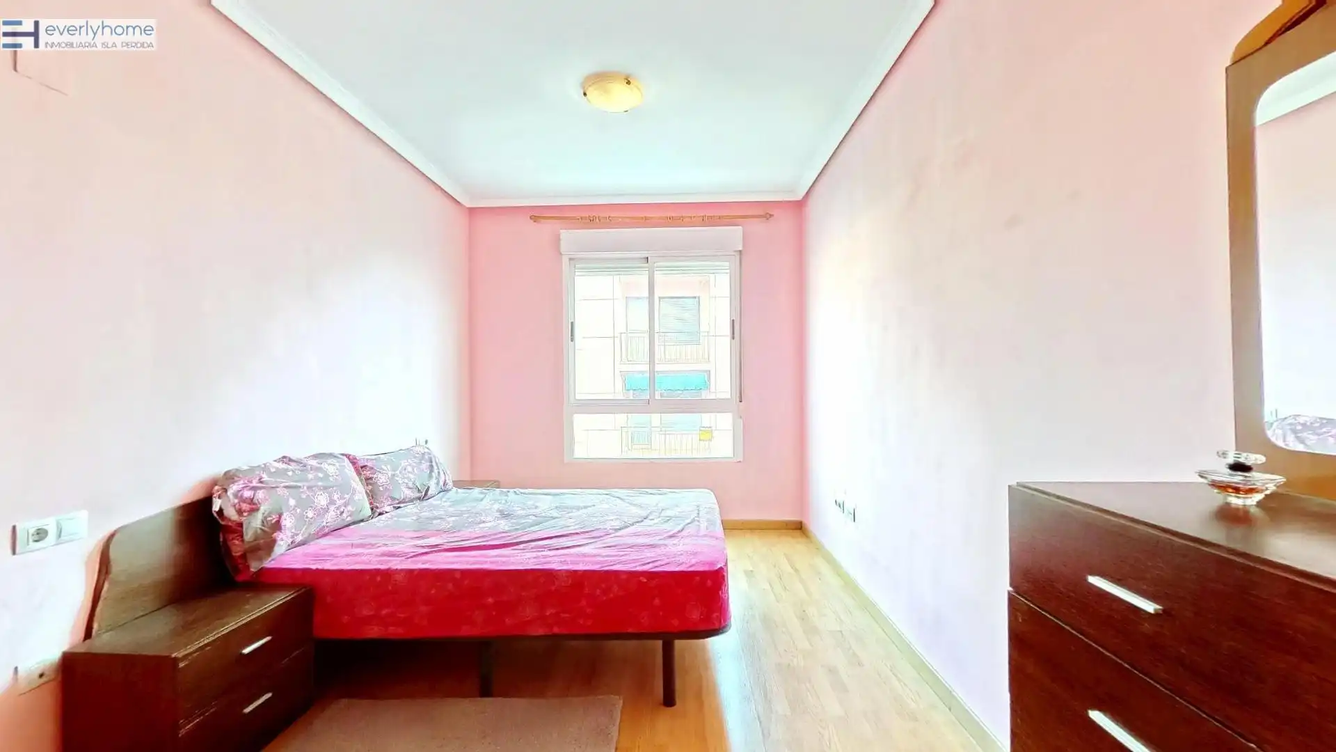 Habitación de Piso en venta en Castellón de la Plana / Castelló de la Plana con Parquet y Trastero
