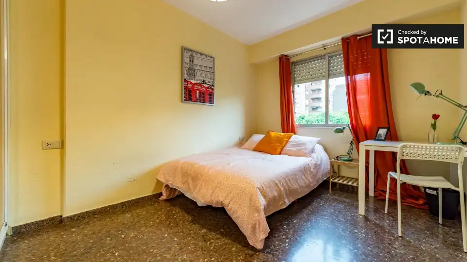 Bedroom of Flat for rent in Valencia  with Air Conditioner, Heating and Furnished