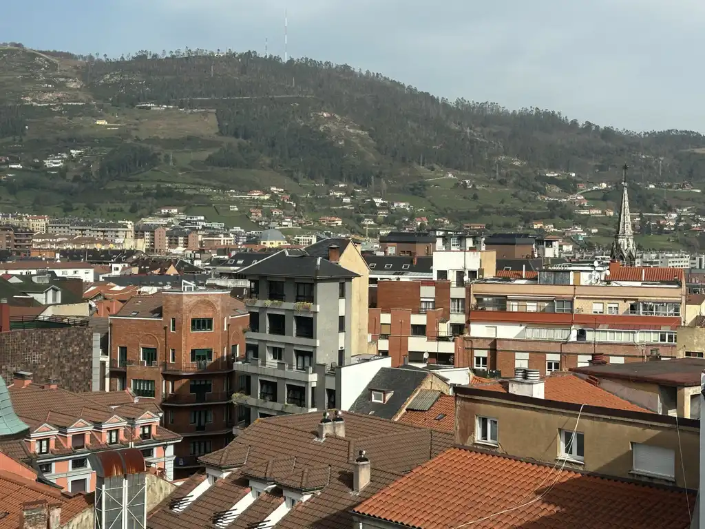 Außenansicht von Maisonette zum Verkauf in Oviedo  mit Heizung und Parkett