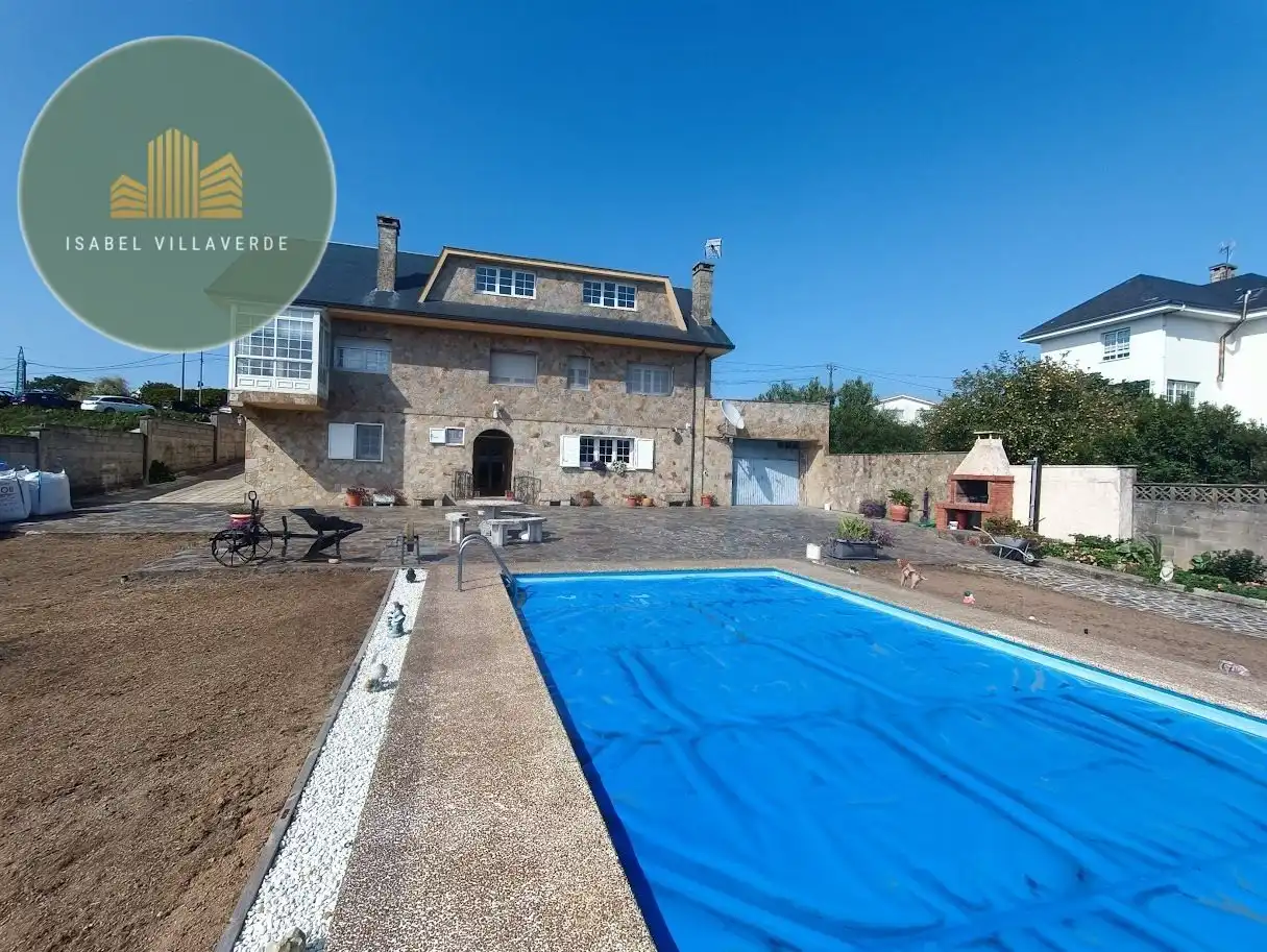 Piscina de Casa o chalet en venta en A Coruña Capital  con Calefacción, Jardín privado y Piscina