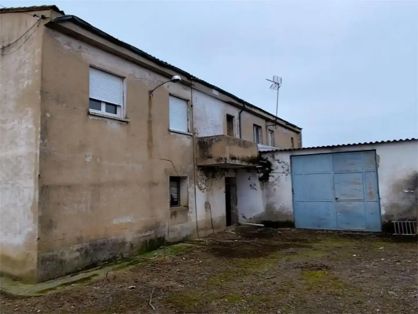 Vista exterior de Piso en venta en Monfarracinos