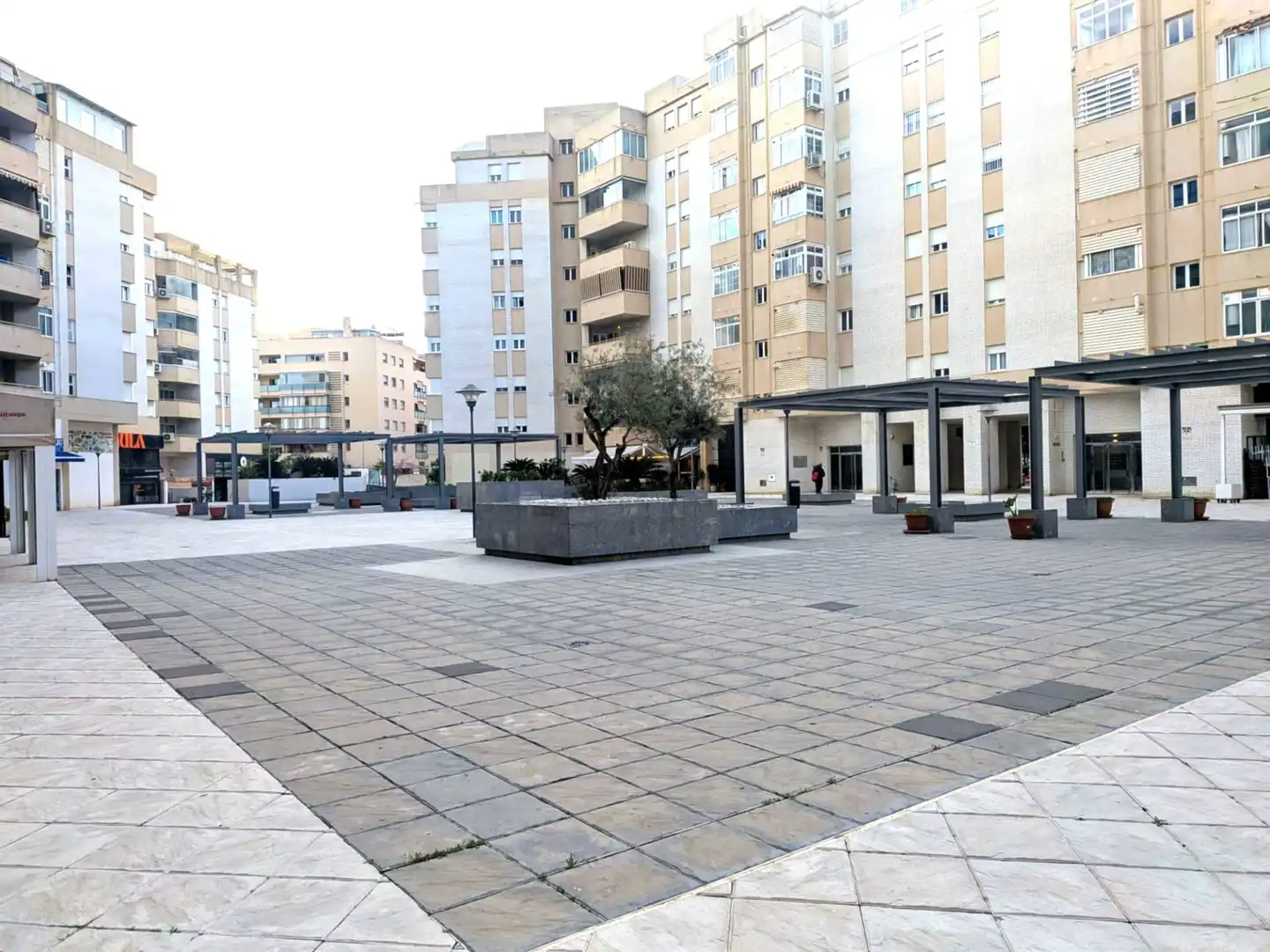 Locale commerciale in vendita a Teatinos - Universidad