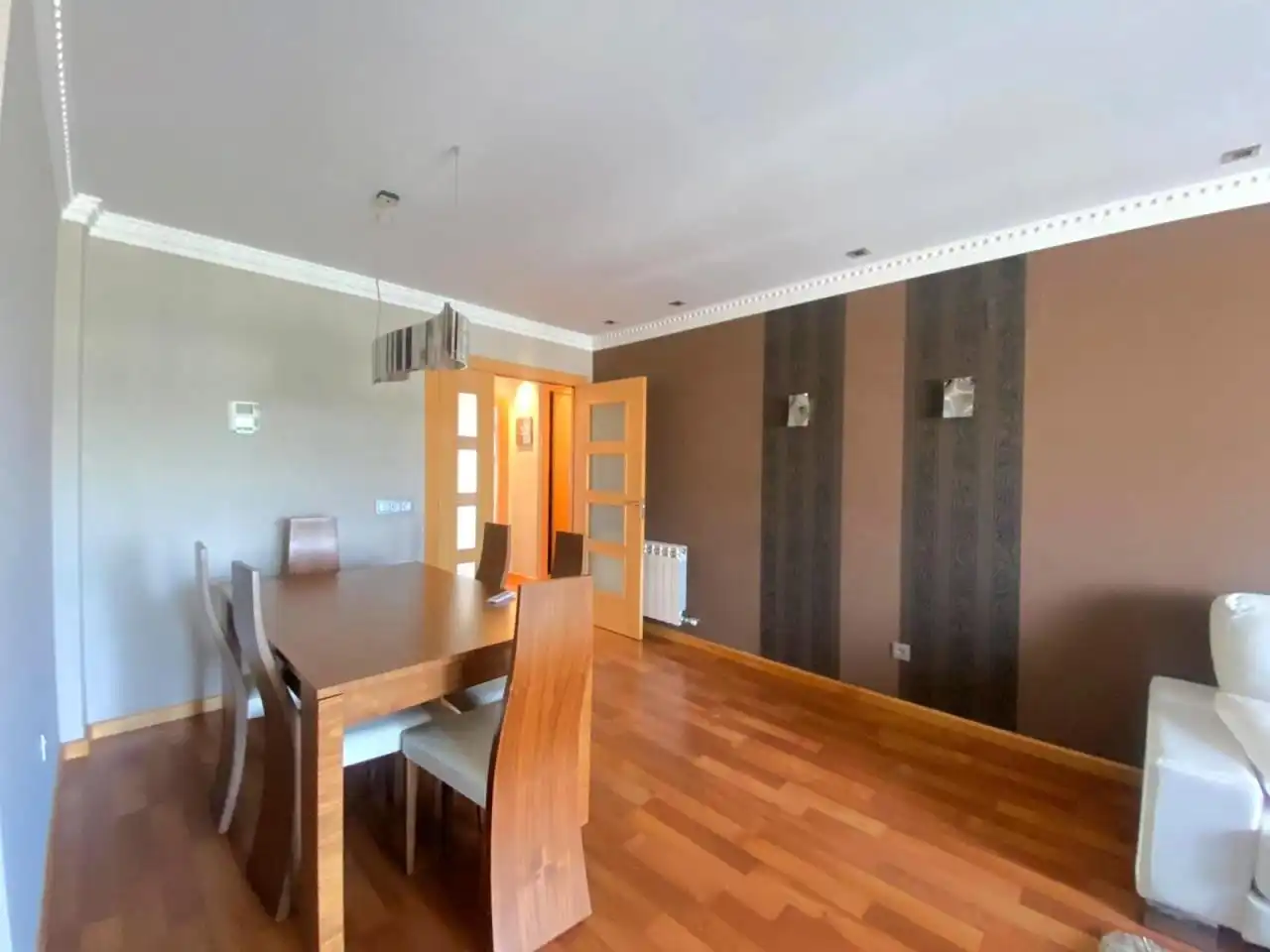 Comedor de Piso en venta en León Capital  con Calefacción, Terraza y Trastero
