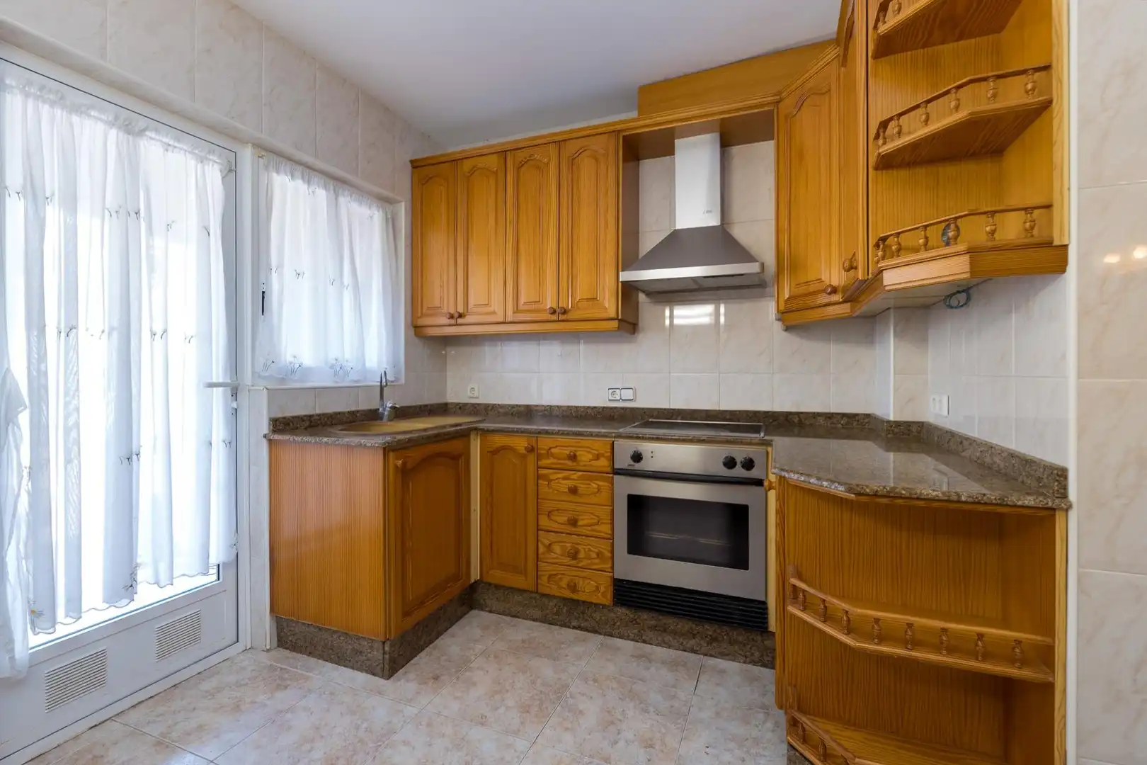 Cocina de Planta baja en venta en  Palma de Mallorca con Jardín privado, Terraza y Piscina comunitaria