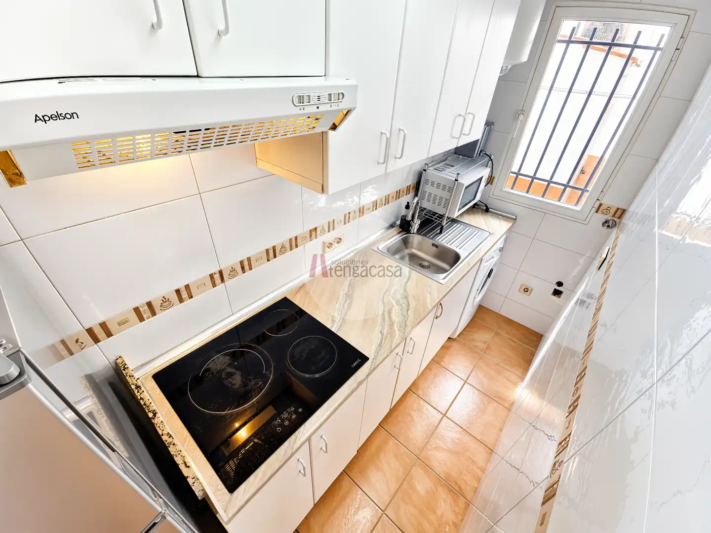 Kitchen of Flat for rent in Madrid  with Air Conditioner, Heating and Washing machine