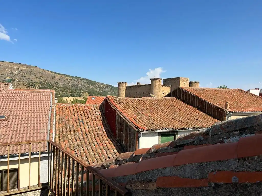 Vista exterior de Edificio en venta en El Barco de Ávila 