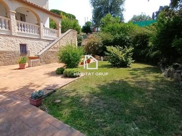 House with garden for sale in Sils