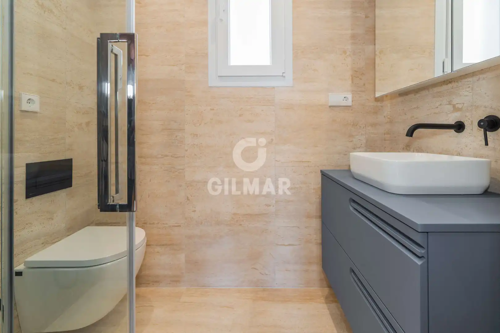 Baño de Piso en venta en Madrid con Calefacción y Trastero