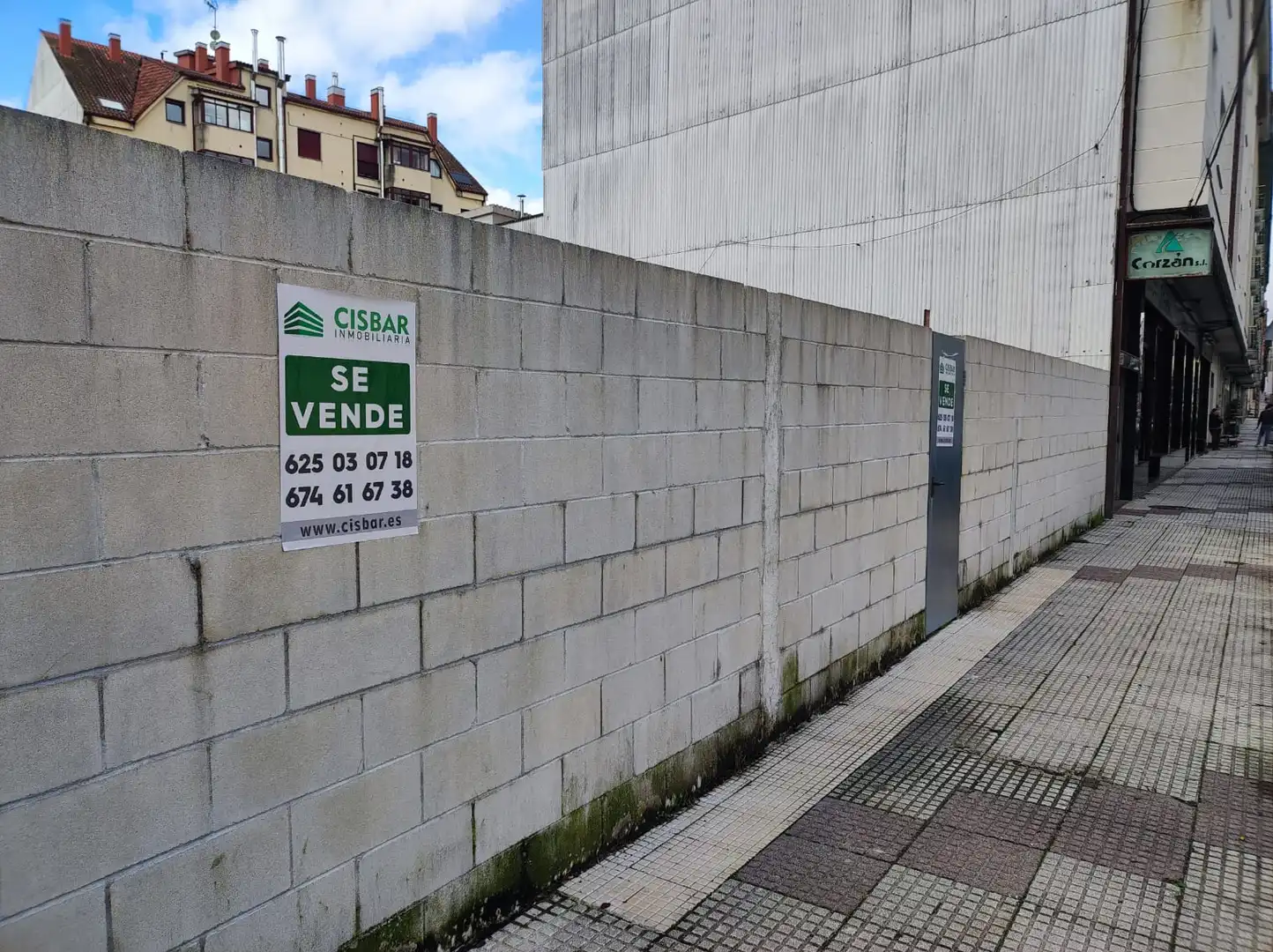 Parkplatz von Gebäude zum Verkauf in Negreira