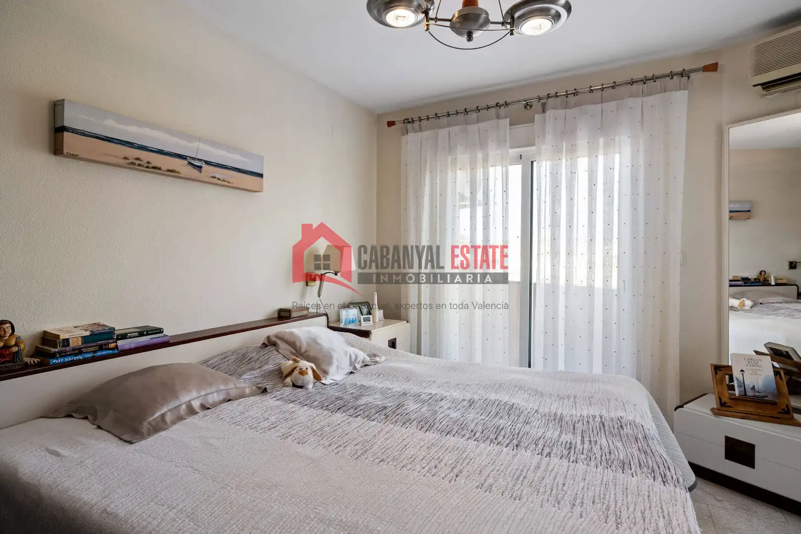 Dormitori de Apartament en venda en Valencia amb Aire condicionat i Balcó