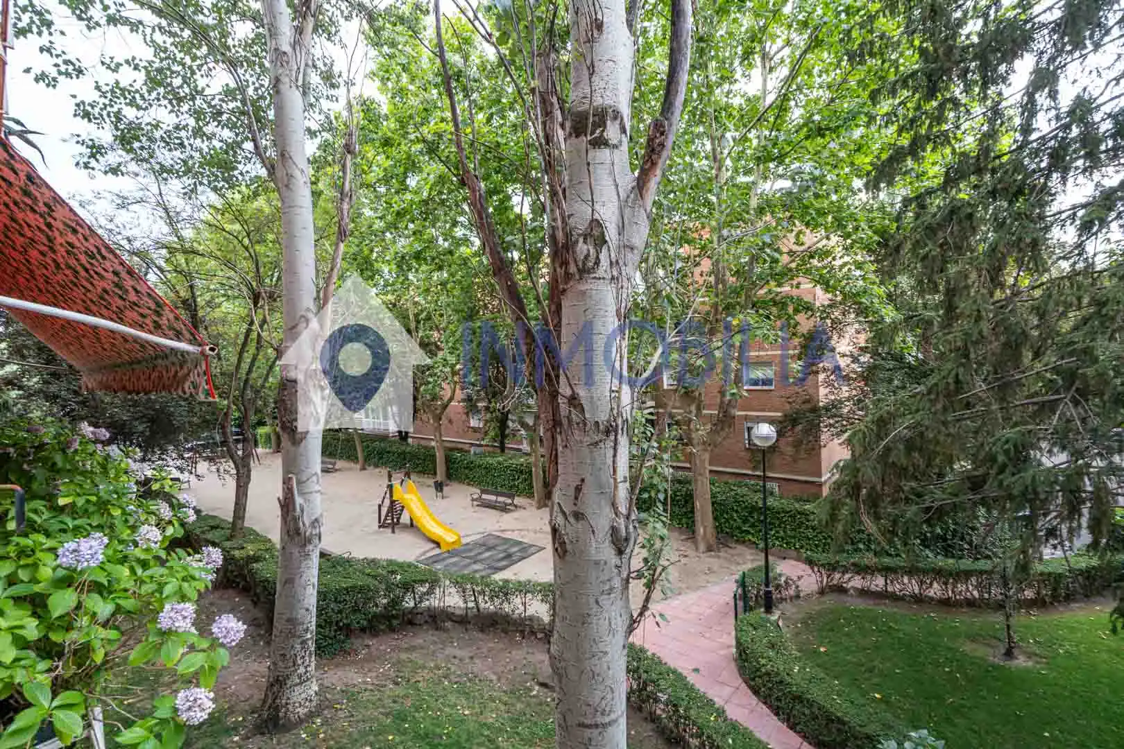 Vista exterior de Pis en venda en Madrid amb Calefacció, Terrassa i Piscina