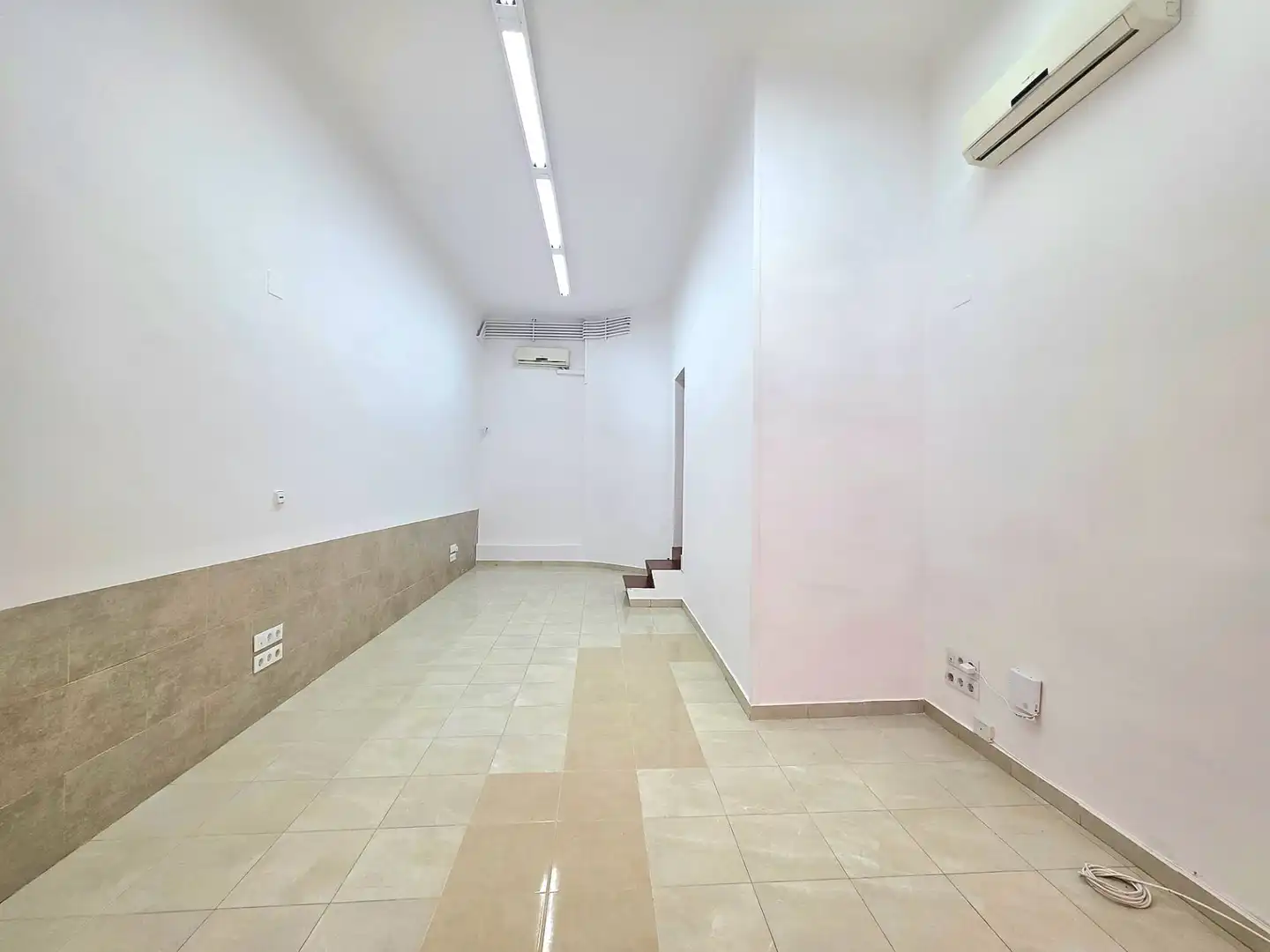 Loft zum Verkauf in L'Hospitalet de Llobregat mit Klimaanlage, Terrasse und Abstellraum