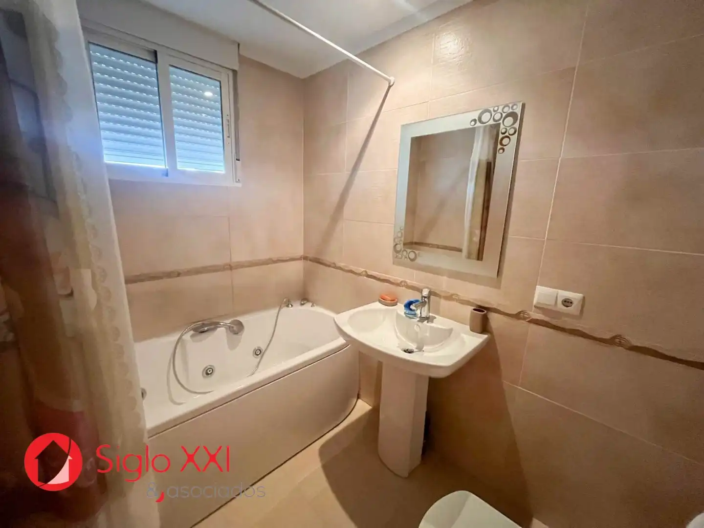 Badezimmer von Einfamilien-Reihenhaus zum Verkauf in Almazora / Almassora mit Klimaanlage, Heizung und Terrasse