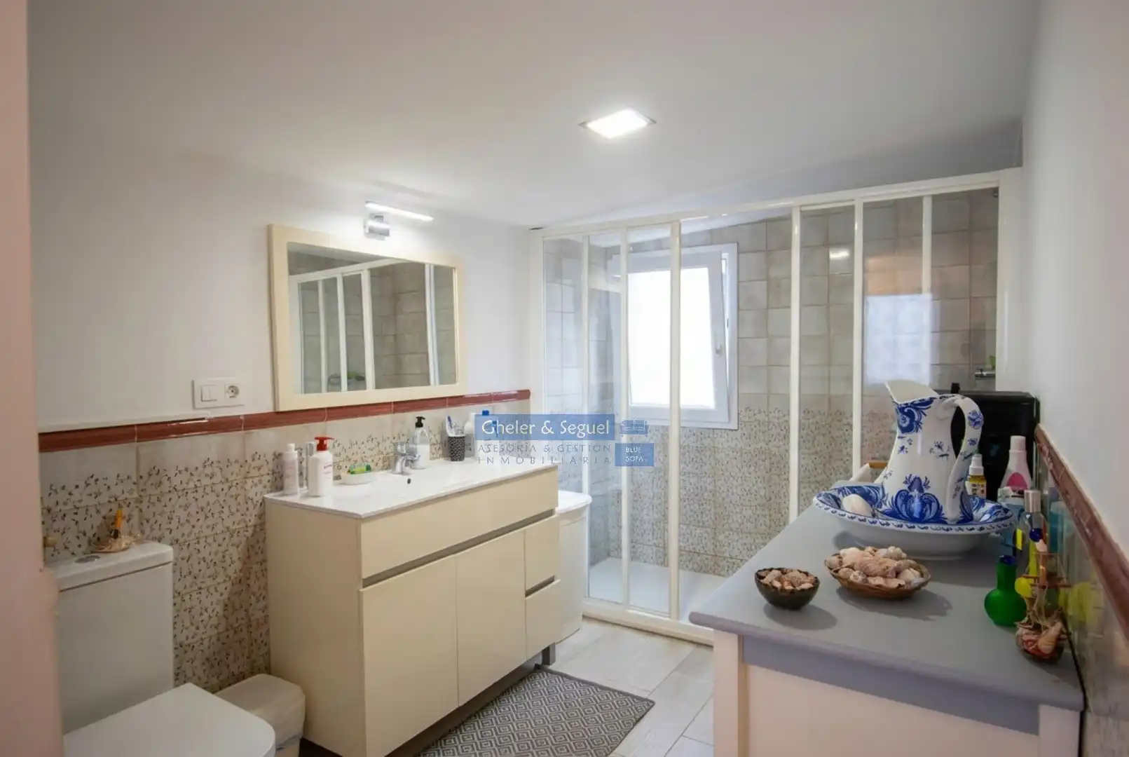 Bathroom of Houses for sale in Alfara de la Baronia
