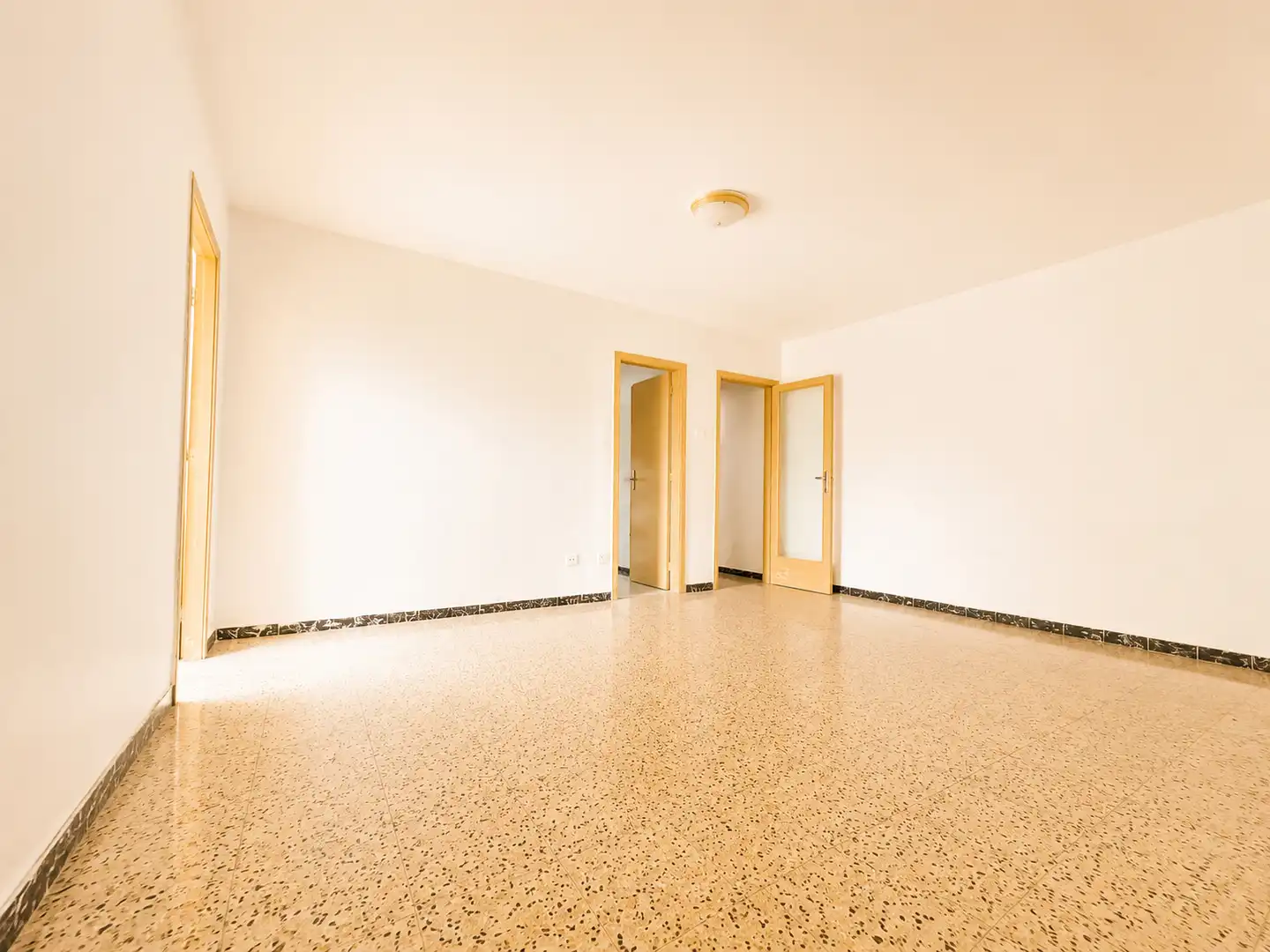 Wohnung zum Verkauf in Santa Coloma de Gramenet mit Klimaanlage, Heizung und Balkon