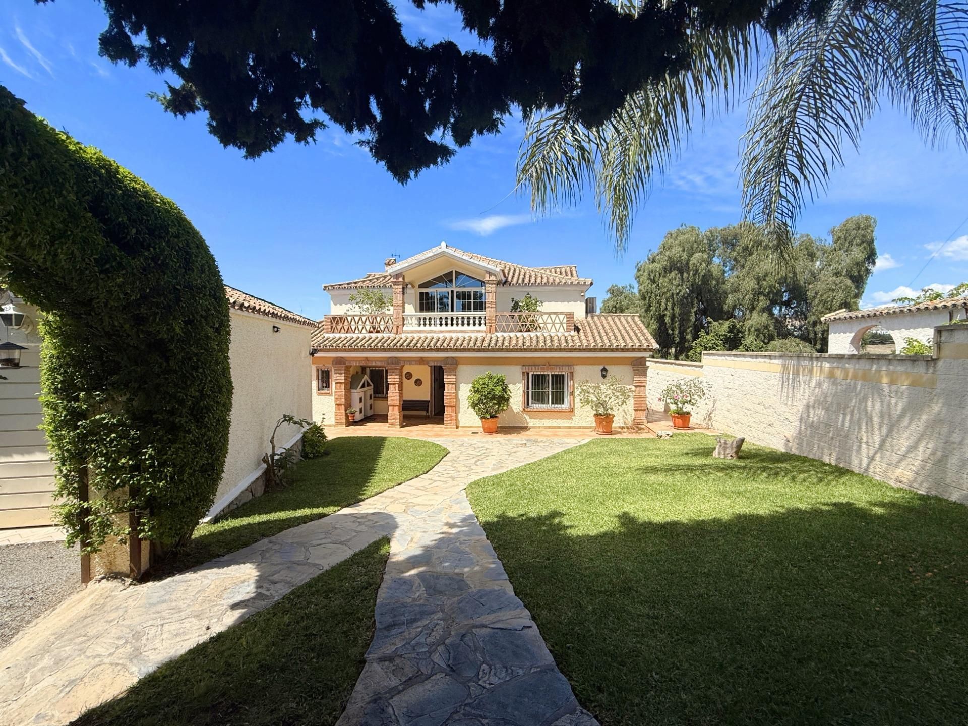 Vista exterior de Casa o chalet en venta en Marbella con Jardín privado, Terraza y Trastero