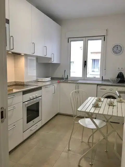 Cuina de Pis de lloguer en Santander amb Calefacció, Parquet i Moblat
