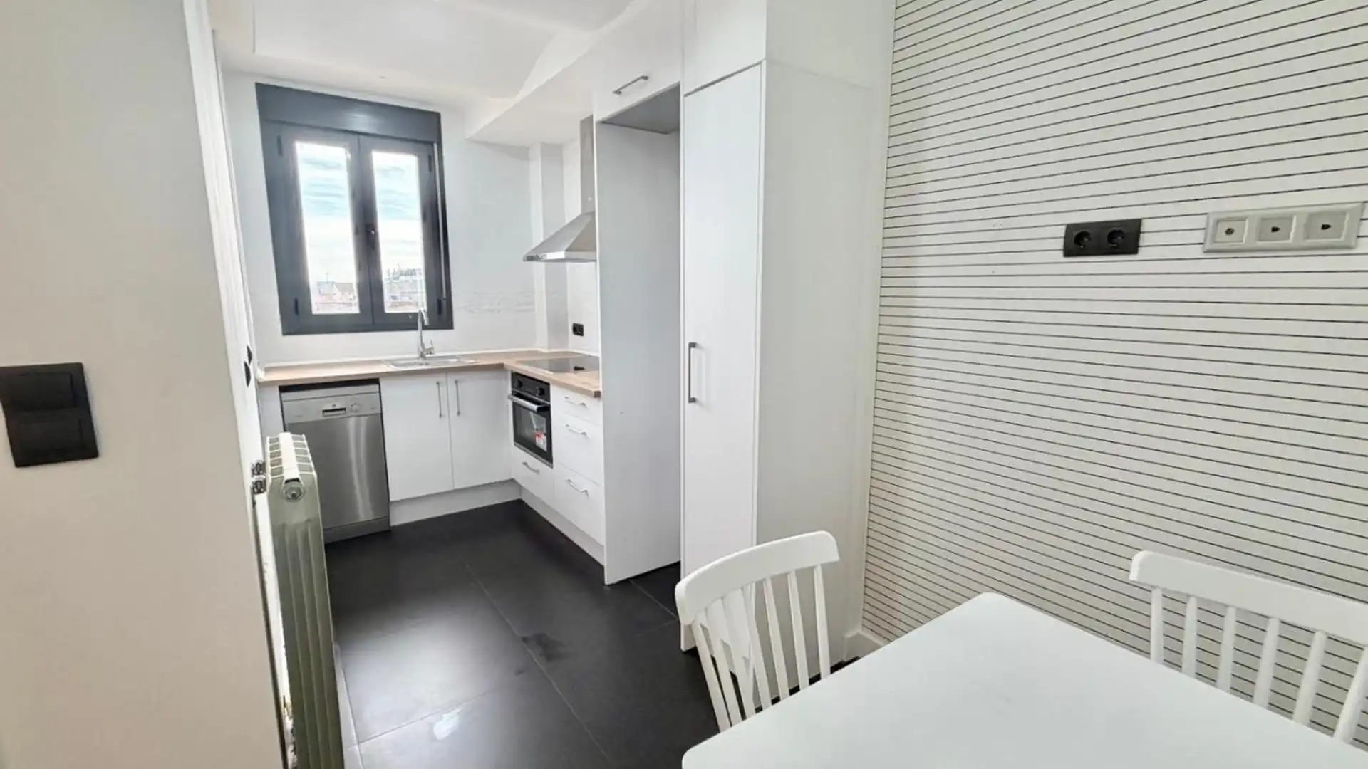 Kitchen of Flat for sale in Villanueva de Gállego  with Terrace, Storage room and Furnished