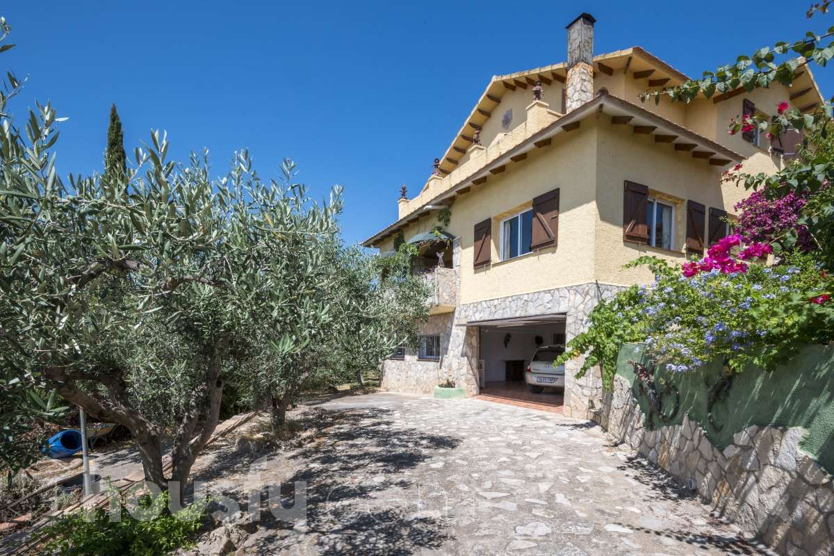 Exterior view of House or chalet for sale in La Bisbal del Penedès  with Heating, Private garden and Terrace