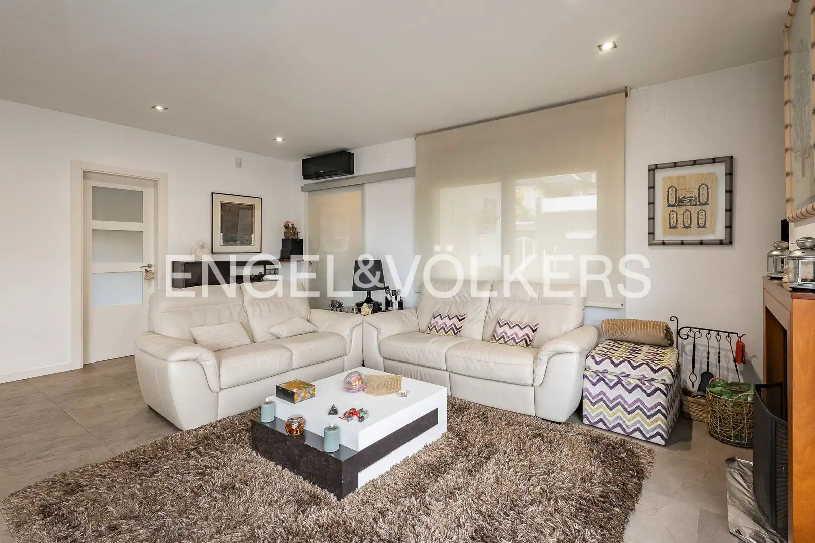 Sala d'estar de Casa o xalet en venda en Vallirana amb Aire condicionat, Calefacció i Jardí privat