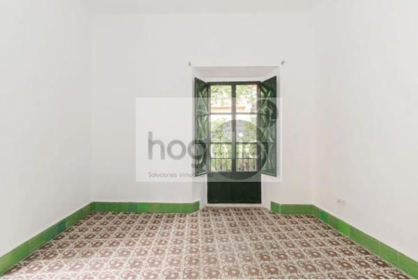 Habitación de Piso de alquiler en  Sevilla Capital con Aire acondicionado y Balcón