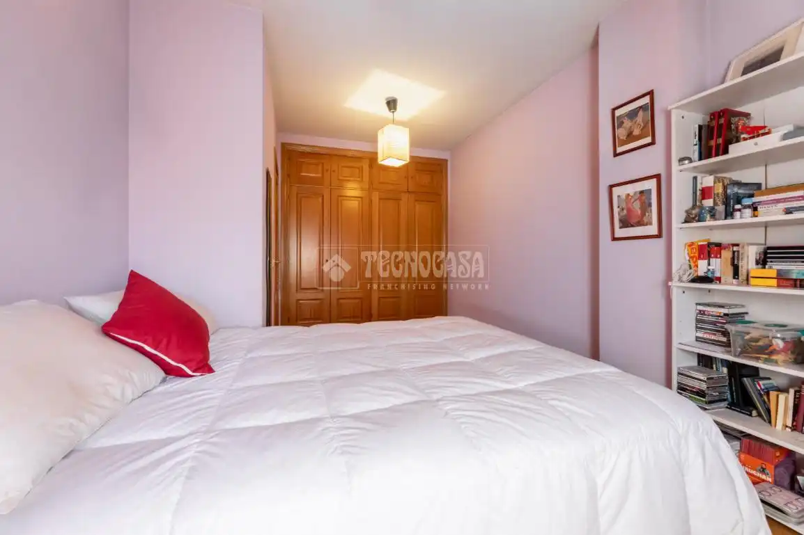 Habitación de Casa adosada en venta en Torrelodones con Calefacción, Jardín privado y Terraza
