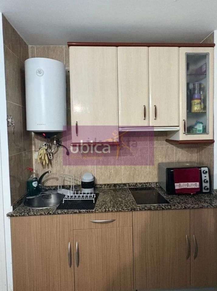 Cuina de Estudi en venda en Vigo  amb Calefacció i Moblat