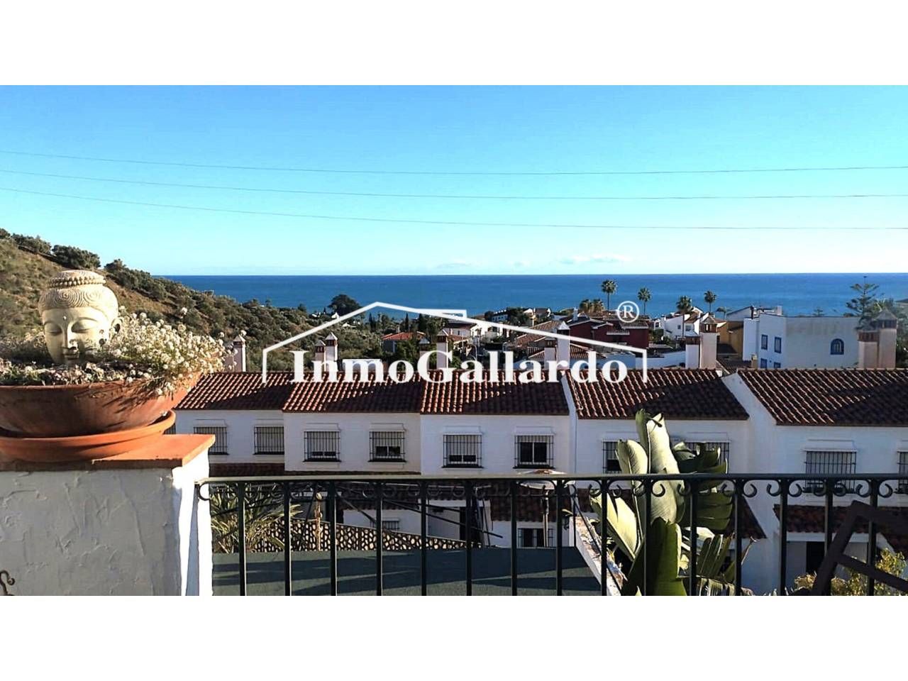 Vista exterior de Casa adosada en venda en Vélez-Málaga amb Jardí privat i Terrassa