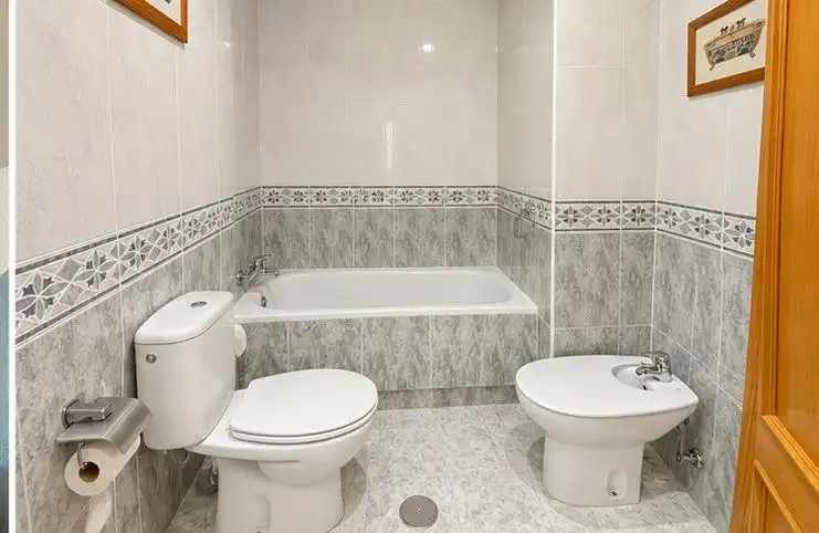 Badezimmer von Wohnungen zur Miete in Cartagena ciudad