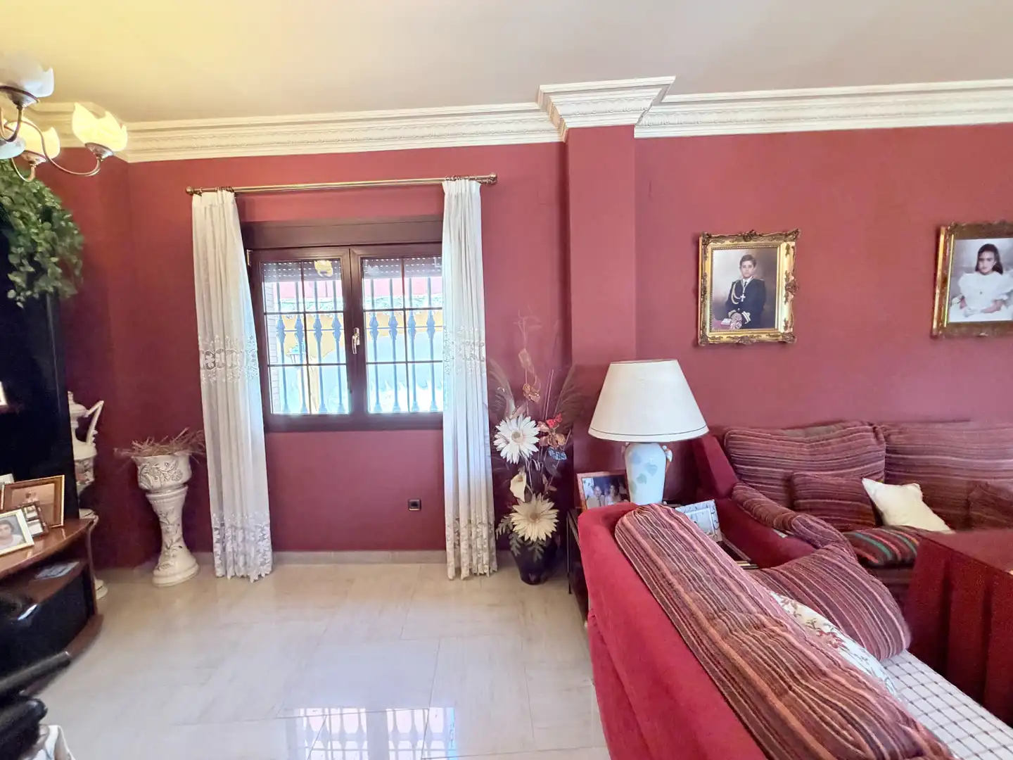 Sala d'estar de Casa o xalet en venda en Bormujos amb Aire condicionat, Jardí privat i Terrassa