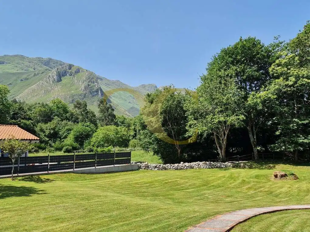 Jardí de Casa o xalet en venda en Llanes amb Calefacció, Jardí privat i Terrassa